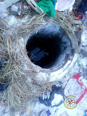 В Кохме женщина провалилась в открытый колодец со зловонной жижей